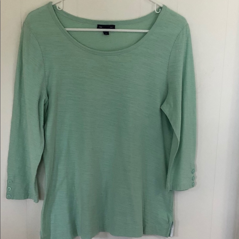 Gap three quarter sleeve top.
